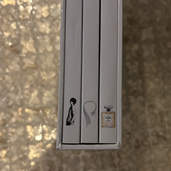 CHANEL SET OF 3 BOOKS BY ASSOULINE - Picture 16 of 17